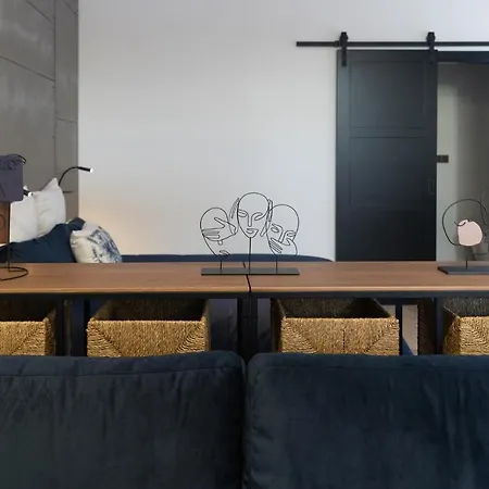 La Naval Hr アパート